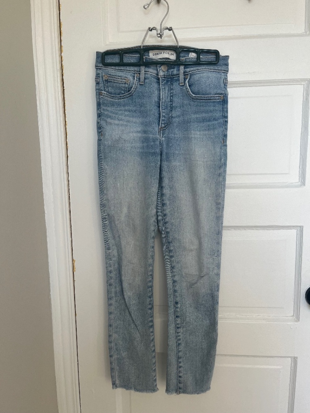 Aritzia Denim Forum Nico Mid Rise Skinny Crop Jeans Light Wash – 25